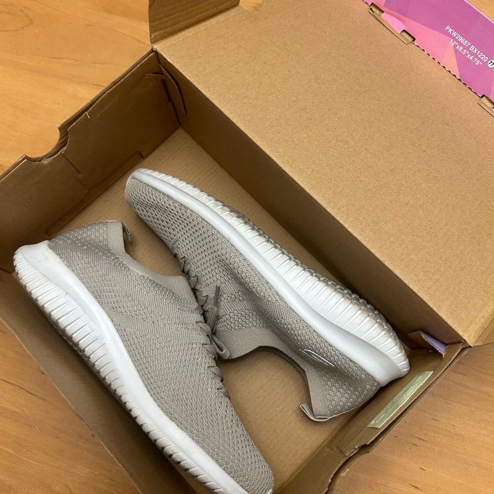 Skechers Womens Sneakers in Light Taupe